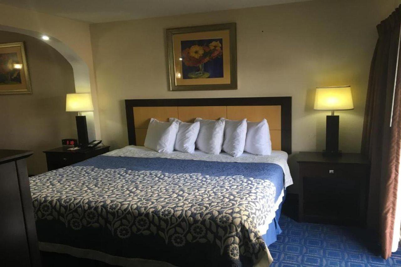 Days Inn & Suites By Wyndham Tampa - Ybor City Kültér fotó