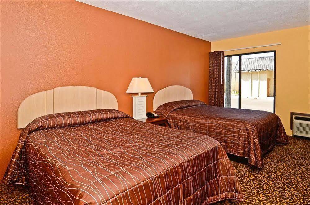 Days Inn & Suites By Wyndham Tampa - Ybor City Kültér fotó