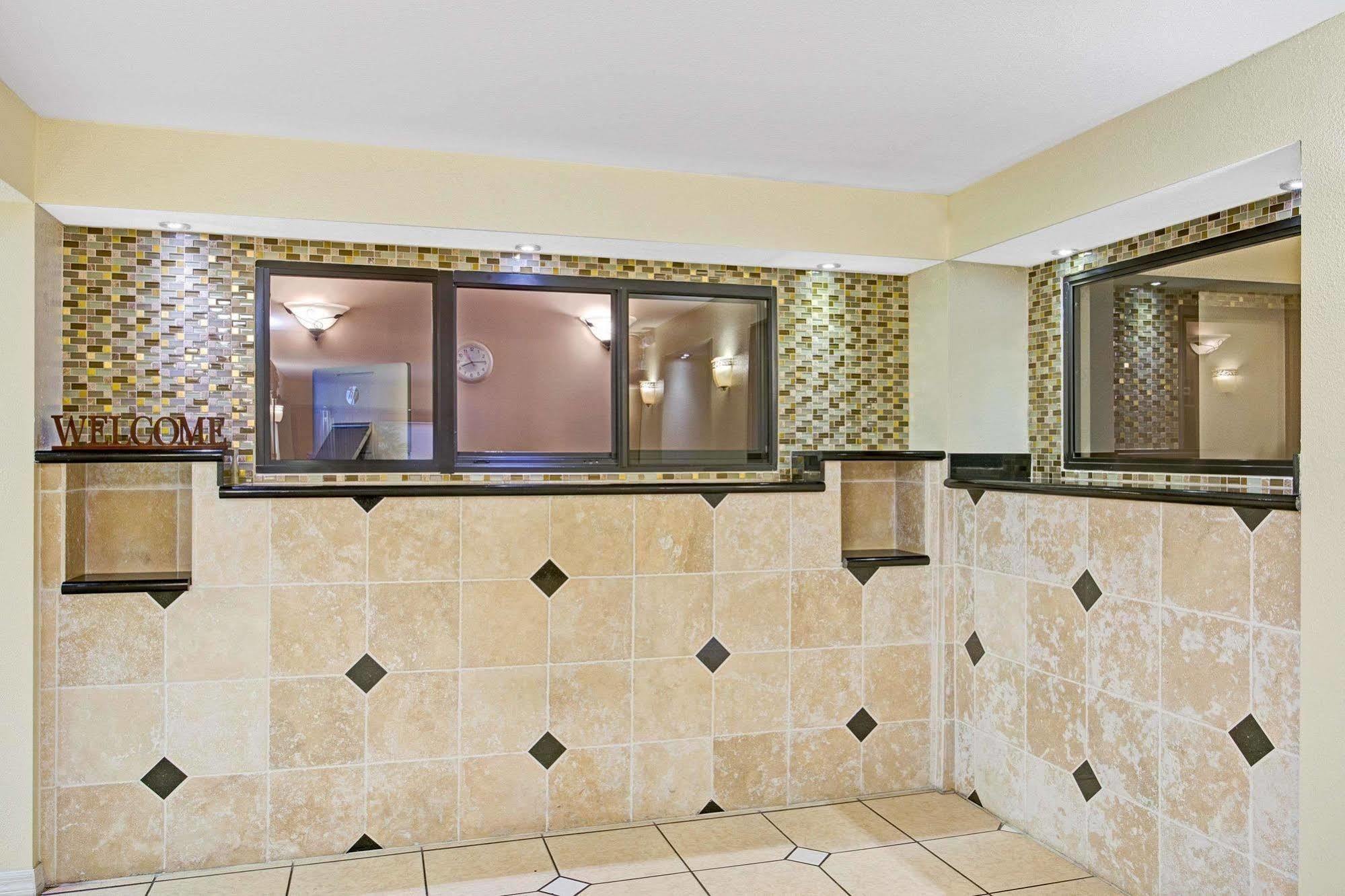 Days Inn & Suites By Wyndham Tampa - Ybor City Kültér fotó