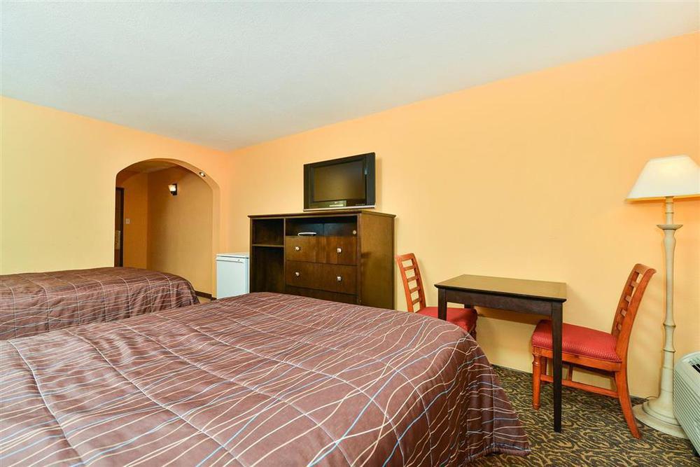 Days Inn & Suites By Wyndham Tampa - Ybor City Szoba fotó